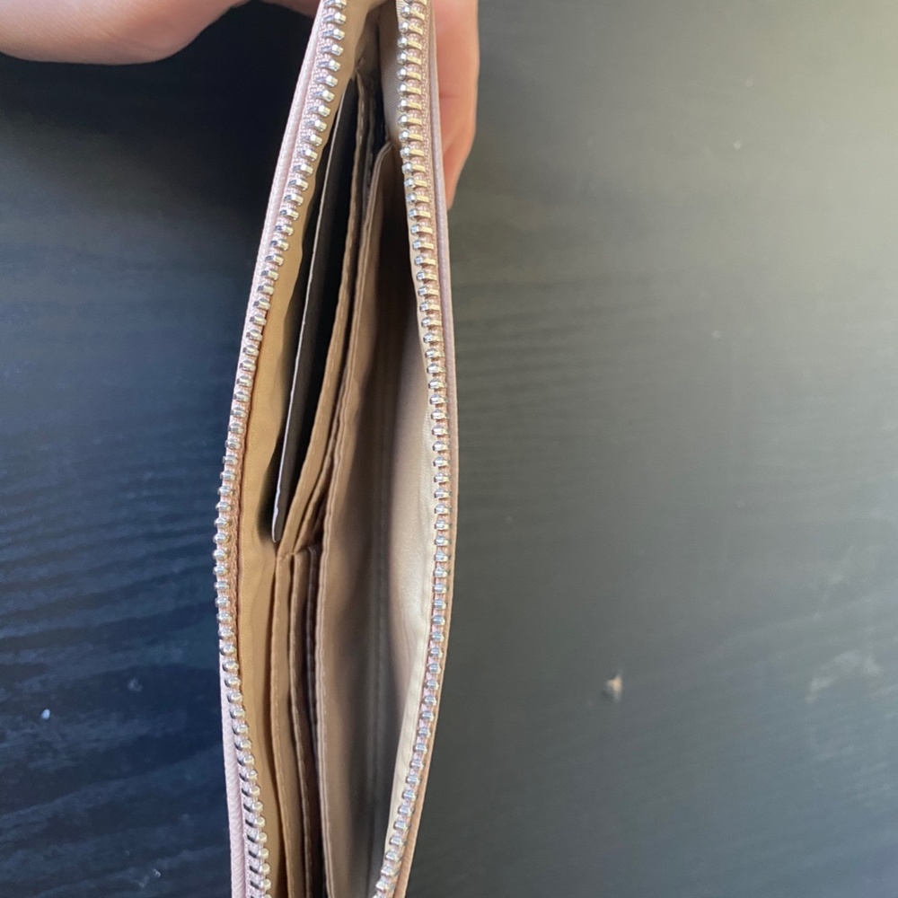 Guess Wallet - Picture 2 of 2